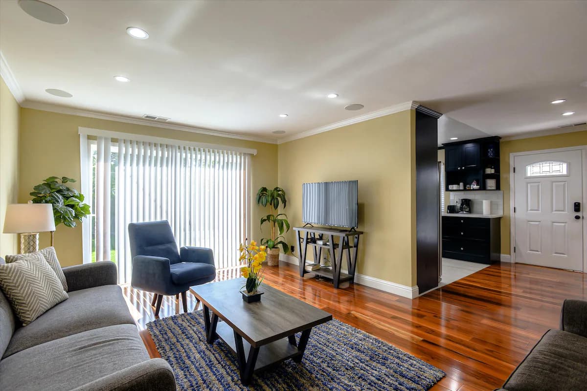 Home in Mountain View · ★5.0 · 5 bedrooms · 5 beds · 4 baths - Image 7