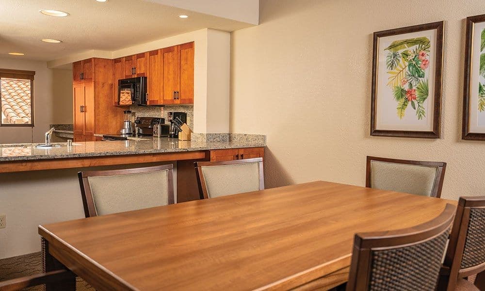 Condo in Kailua-Kona · ★4.5 · 2 bedrooms · 4 beds · 2 shared baths - Image 7