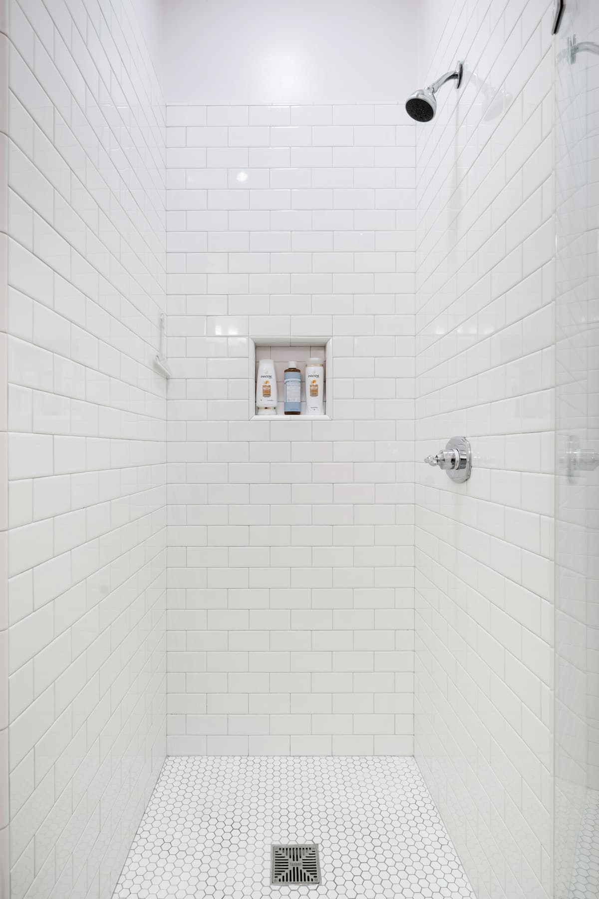 Home in San Francisco · ★4.97 · 3 bedrooms · 3 beds · 2.5 baths - Image 33