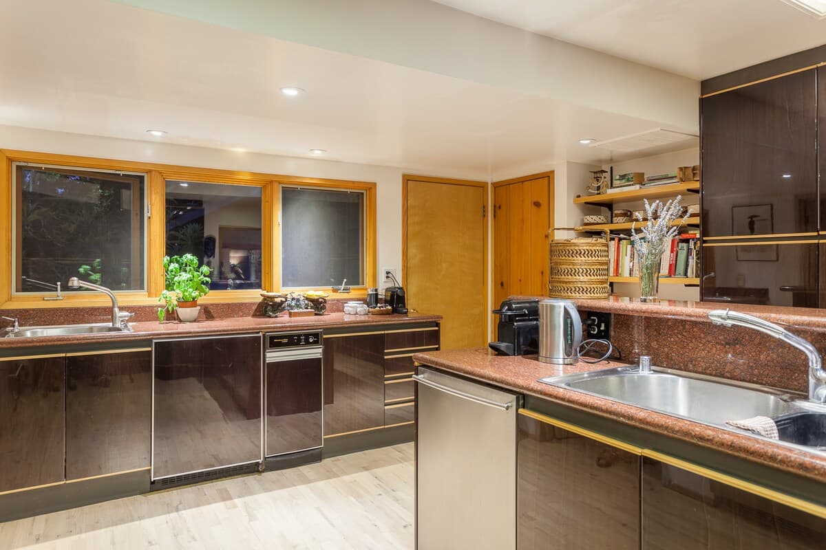 Home in Palo Alto · ★4.95 · 4 bedrooms · 5 beds · 3 baths - Image 7