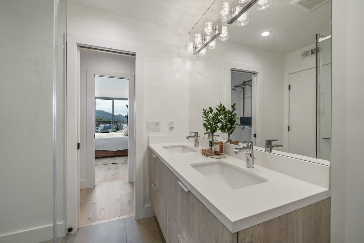 Villa in San Francisco · ★4.95 · 5 bedrooms · 6 beds · 3 baths - Image 19