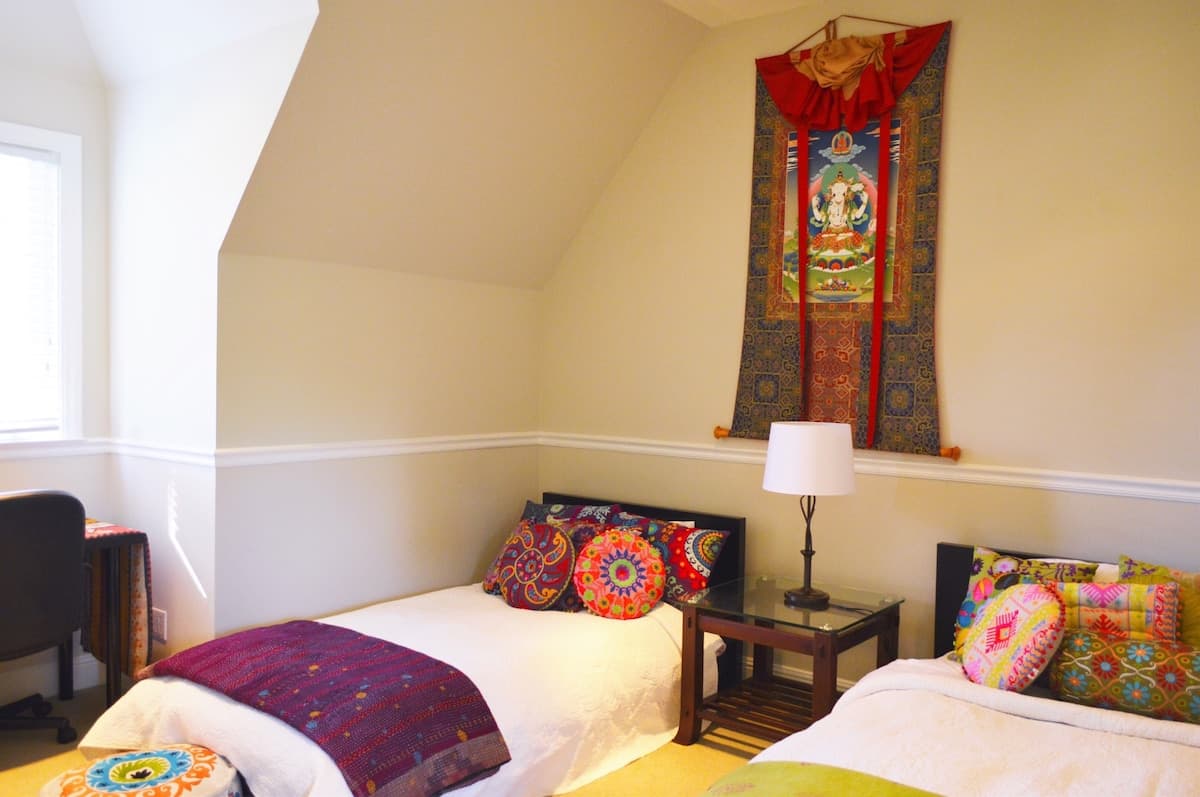 Home in Menlo Park · ★4.84 · 5 bedrooms · 6 beds · 4.5 baths - Image 13
