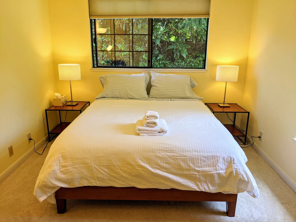 Home in Palo Alto · ★4.91 · 2 bedrooms · 2 beds · 1 bath - Image 9