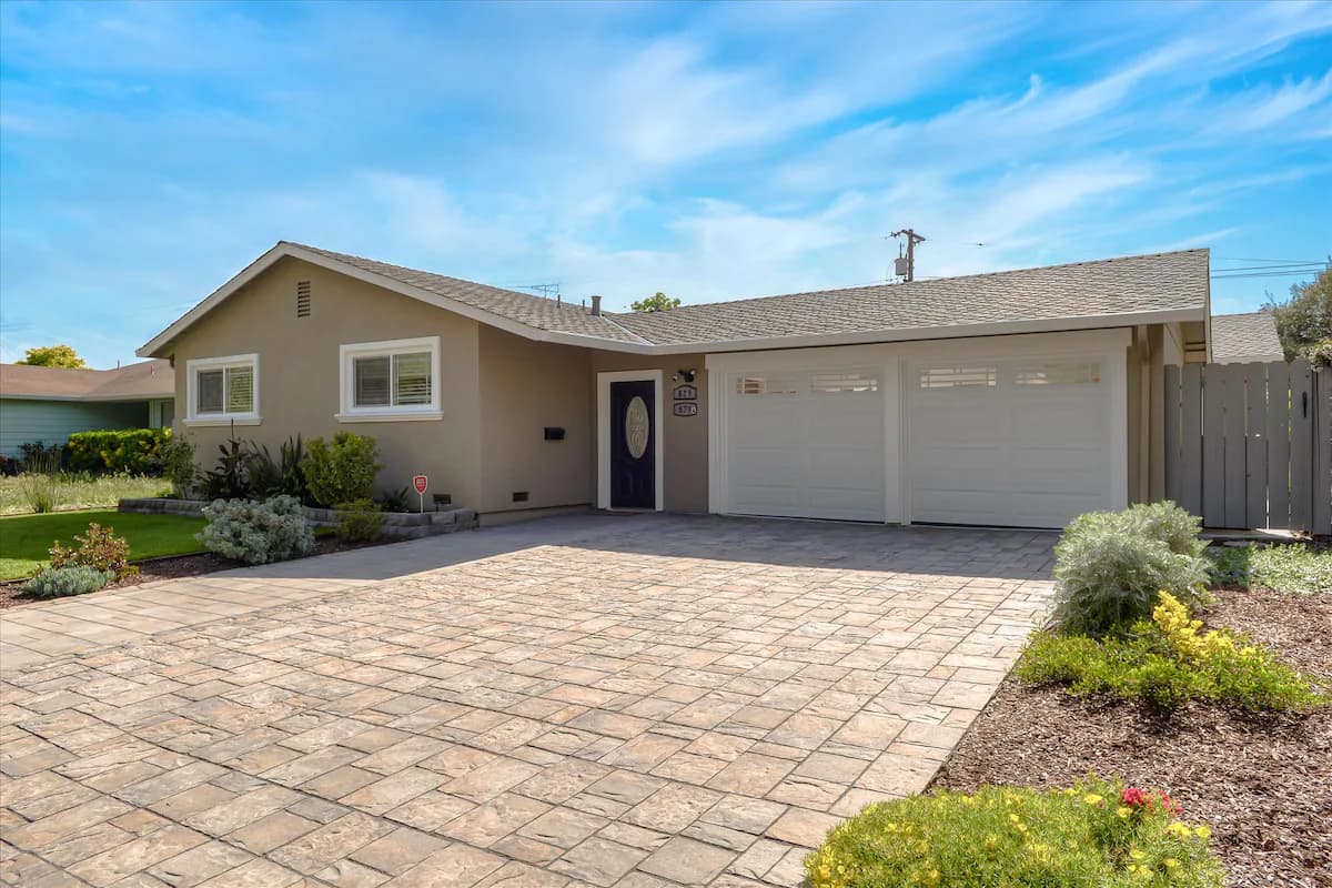 Home in Mountain View · ★4.97 · 3 bedrooms · 3 beds · 2 baths - Image 1