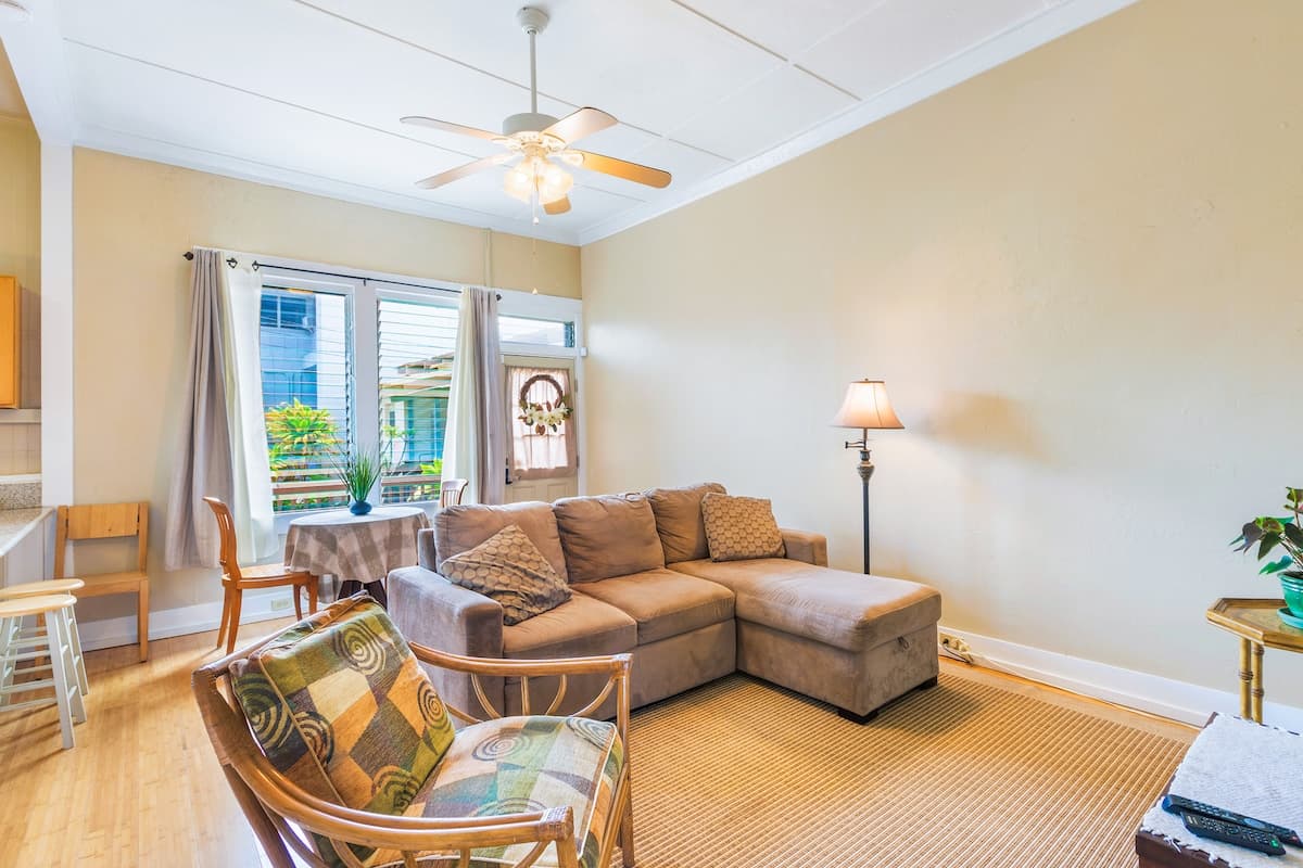 Renovated Plantation Home; Walk into Wailuku Town! - Photo 3