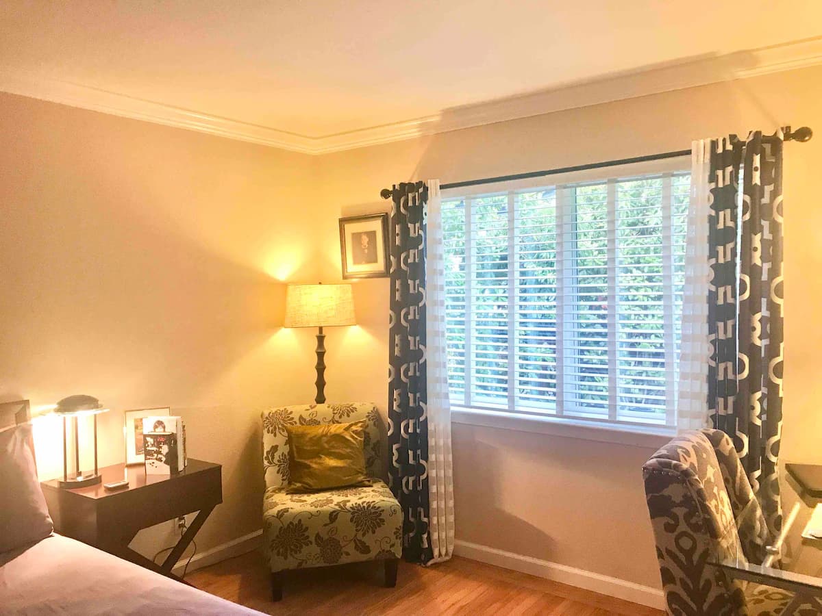 Home in Palo Alto · ★4.75 · 2 bedrooms · 4 beds · 1 bath - Image 12