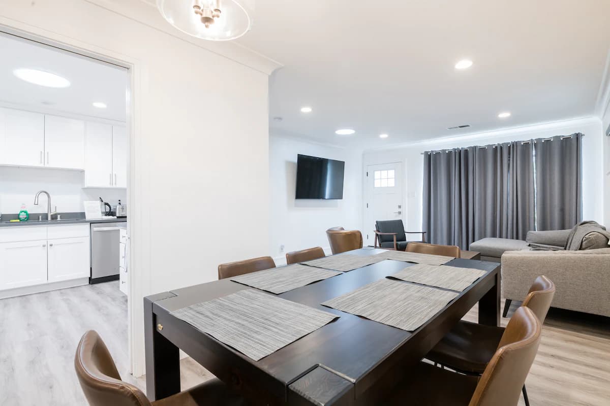 Home in East Palo Alto · ★4.88 · 3 bedrooms · 3 beds · 1.5 baths - Image 22