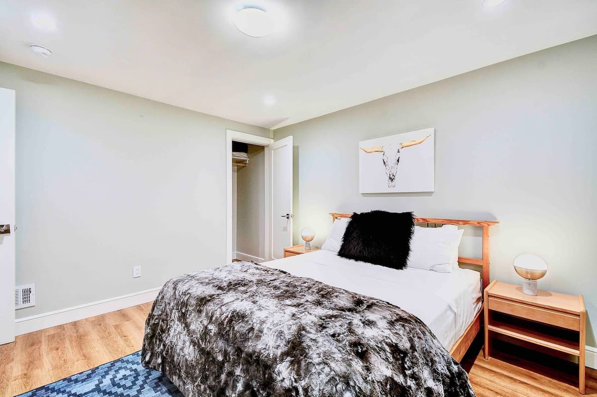 Two Bedroom SF Suite with Private Entrance - Image 10
