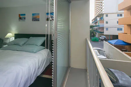 Condo in Honolulu · ★4.86 · Studio · 1 bed · 1 bath - Image 6