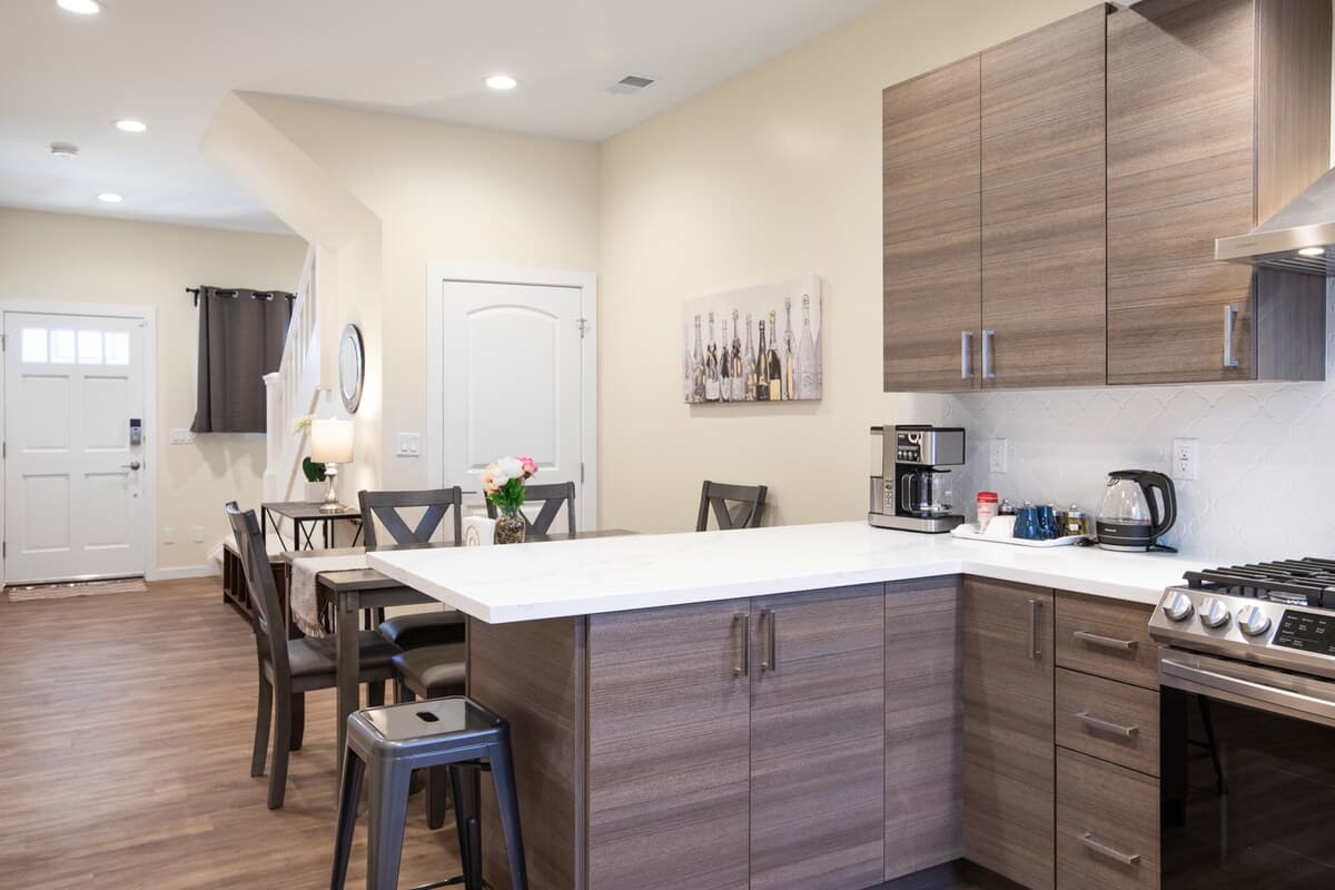 Home in Daly City · ★4.98 · 5 bedrooms · 7 beds · 5 baths - Image 7