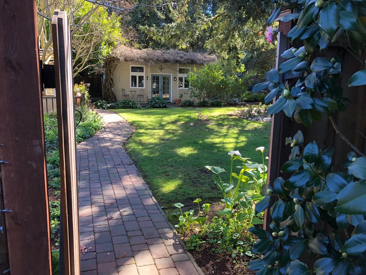 Guesthouse in Menlo Park · ★5.0 · Studio · 1 bed · 1 bath - Image 17