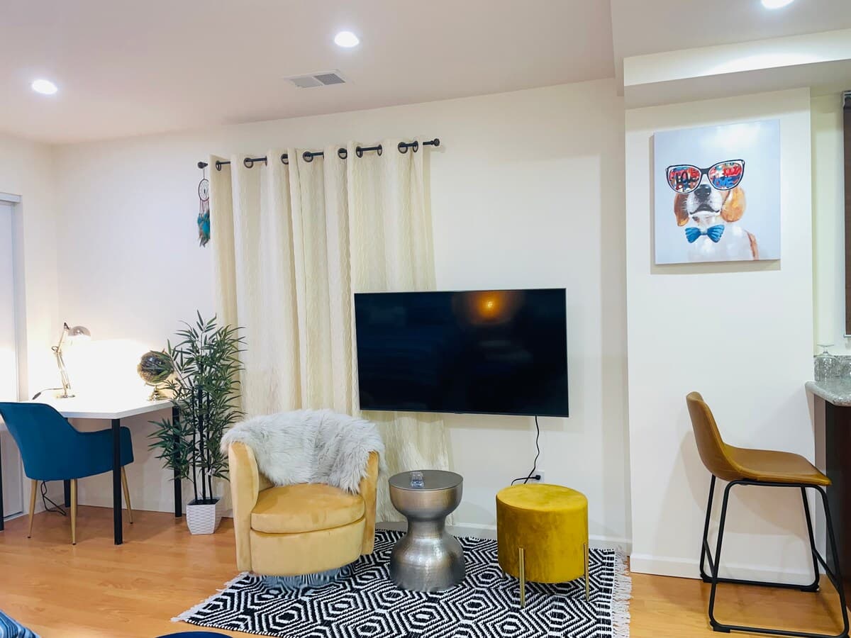 Relaxed 3B/2Ba Home with Private Parking - Photo 67