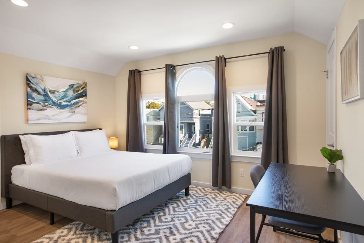 Home in Daly City · ★4.98 · 5 bedrooms · 7 beds · 5 baths - Image 18