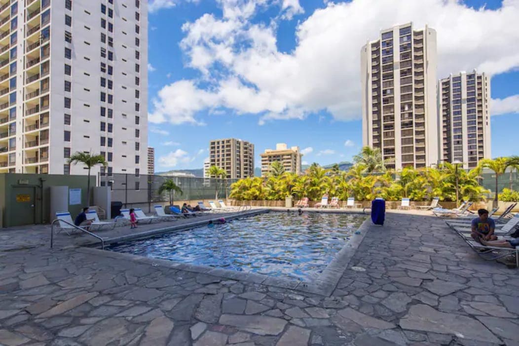 Condo in Honolulu · ★4.61 · 1 bedroom · 3 beds · 1 private bath - Image 8