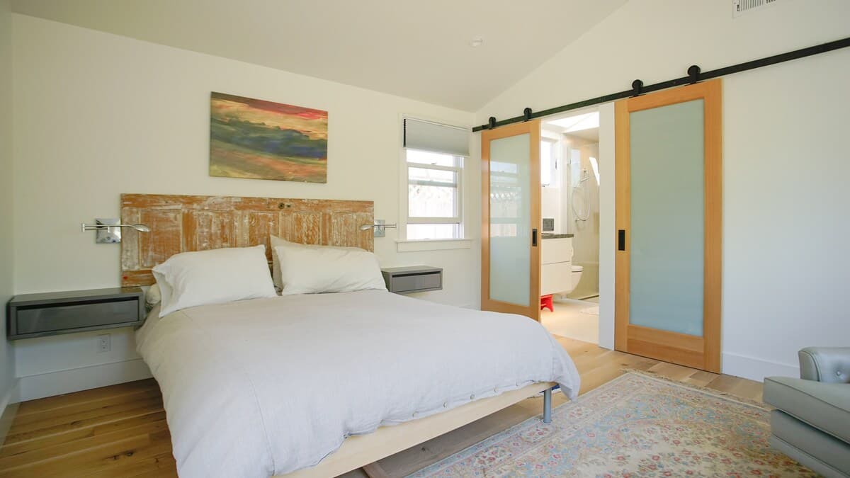 Home in Redwood City · ★4.94 · 2 bedrooms · 2 beds · 2 baths - Image 24
