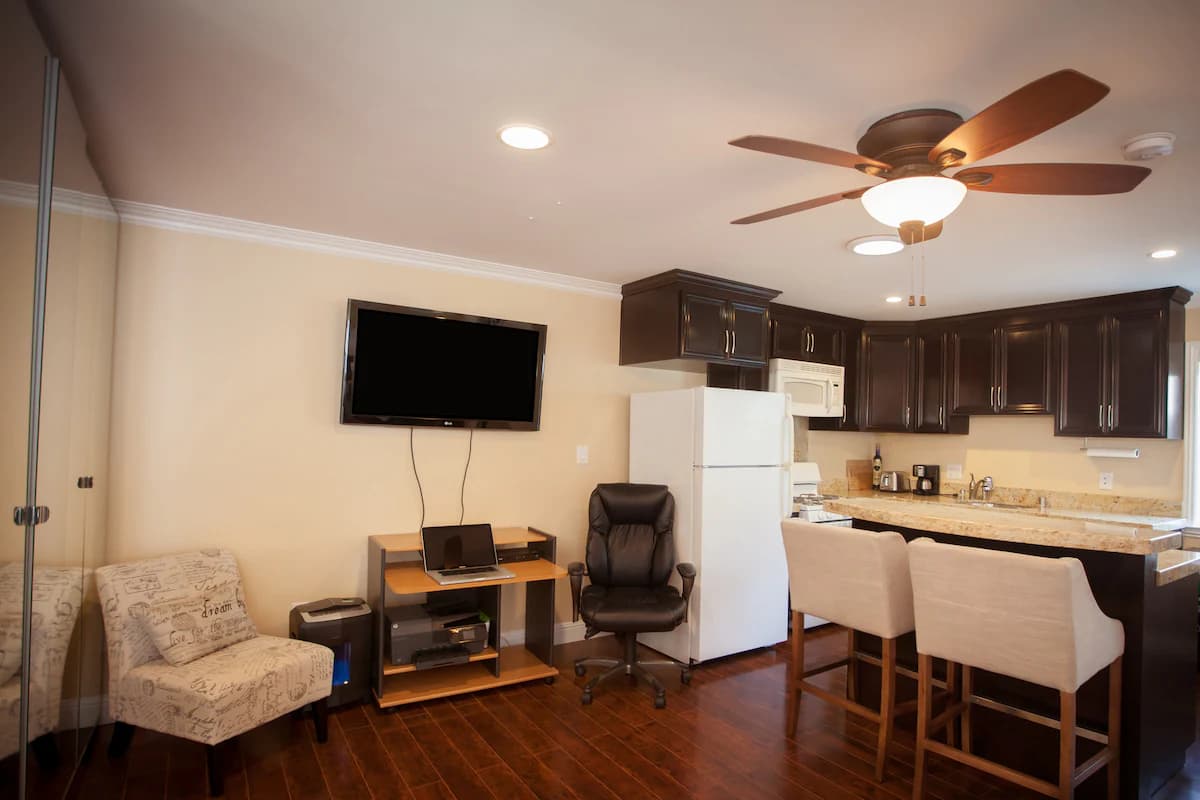 Cozy Silicon Valley Home Near Stanford & Facebook - Photo 26