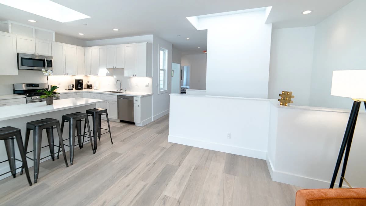 Home in Daly City · ★4.87 · 5 bedrooms · 8 beds · 3 baths - Image 13