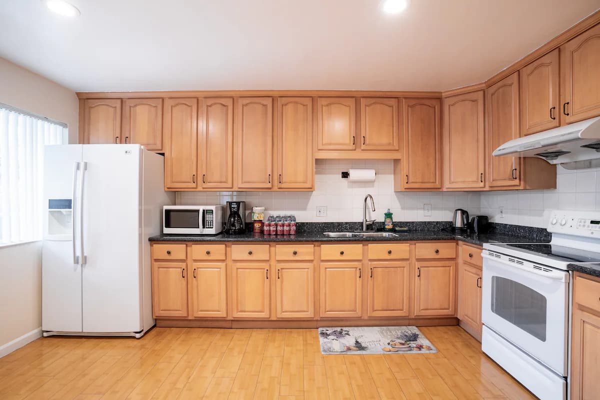 Renovated 2 BR Apt Near Mountain View Downtown - Image 6