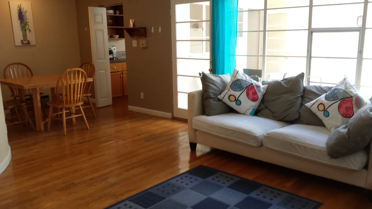 Townhouse in Palo Alto · ★3.82 · 1 bedroom · 1 bed · 1 bath - Image 2