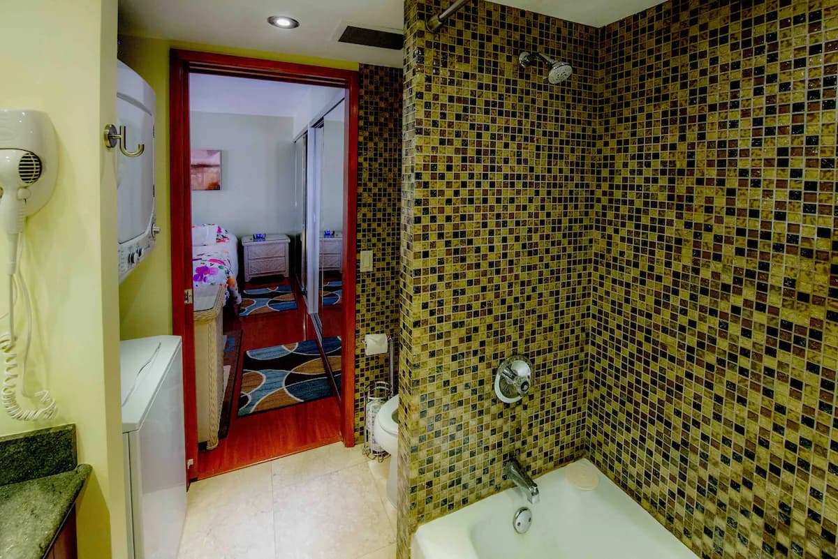 Condo in Honolulu · ★4.88 · 1 bedroom · 3 beds · 1 bath - Image 19