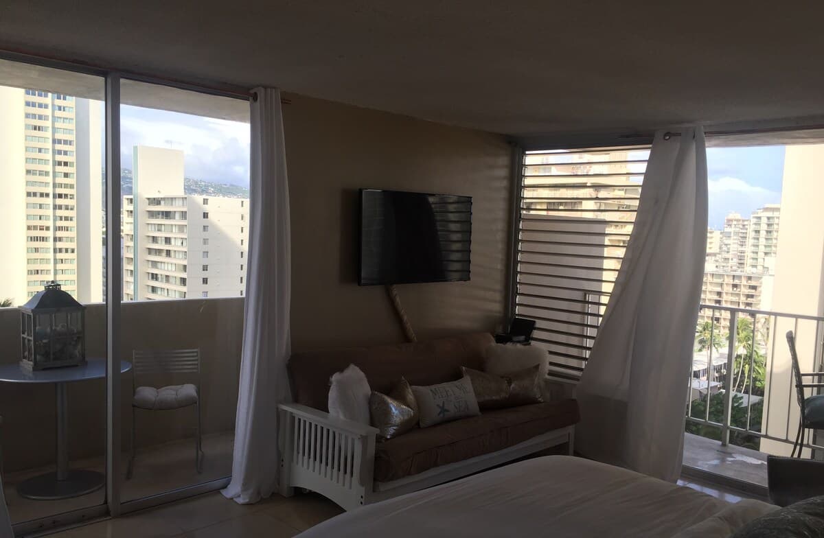 Condo in Honolulu · ★4.79 · Studio · 1 bed · 1 shared bath - Image 27