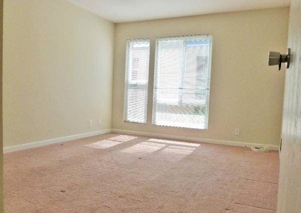 * 2BR REMODEL w/ Vaulted Ceilings * - Photo 7