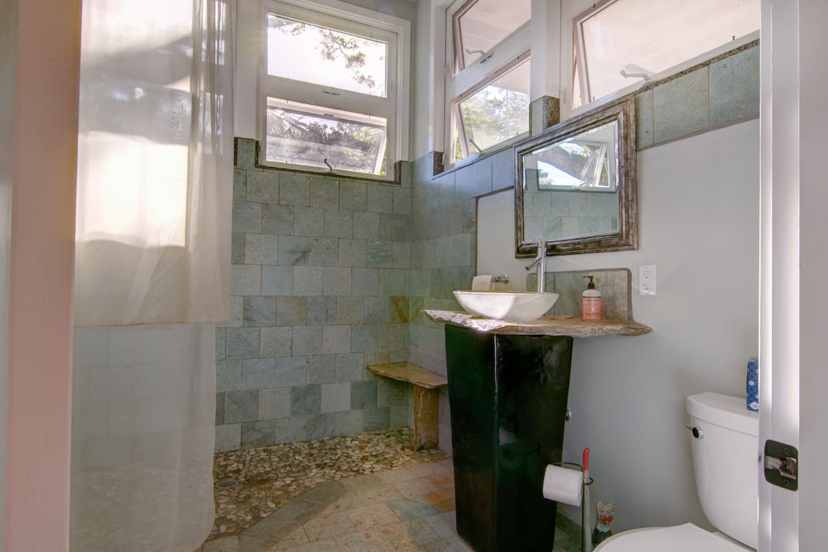 Garden Suite at Onomea - Image 15