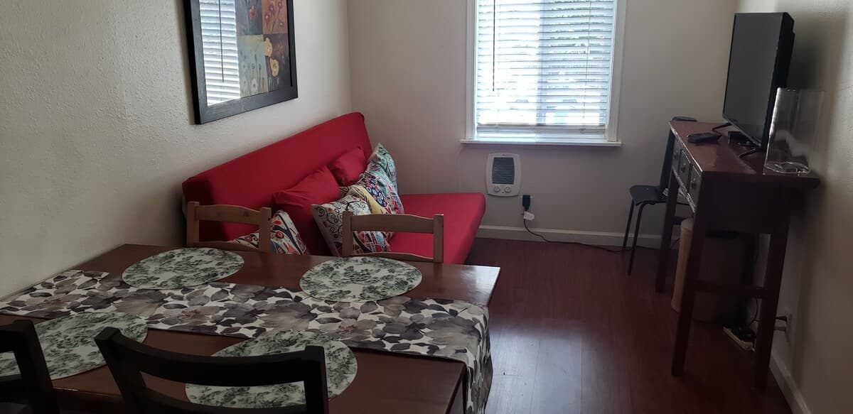 Guesthouse in Redwood City · ★4.57 · 2 bedrooms · 4 beds · 1 bath - Image 2