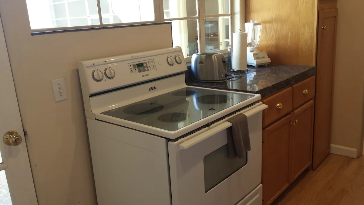 Home in Palo Alto · ★4.16 · 2 bedrooms · 3 beds · 1.5 baths - Image 16