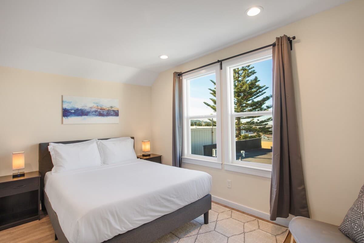 Home in Daly City · ★4.98 · 5 bedrooms · 7 beds · 5 baths - Image 23
