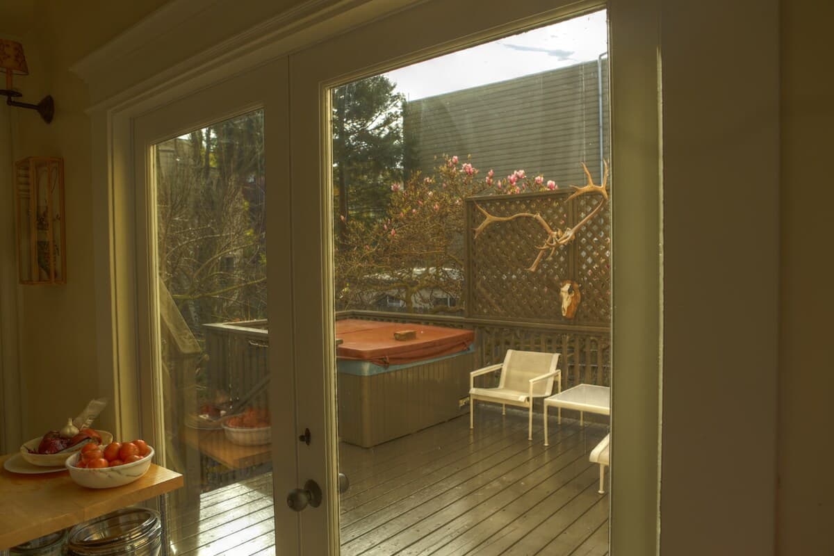 Elegant Victorian Flat in Haight - Photo 27