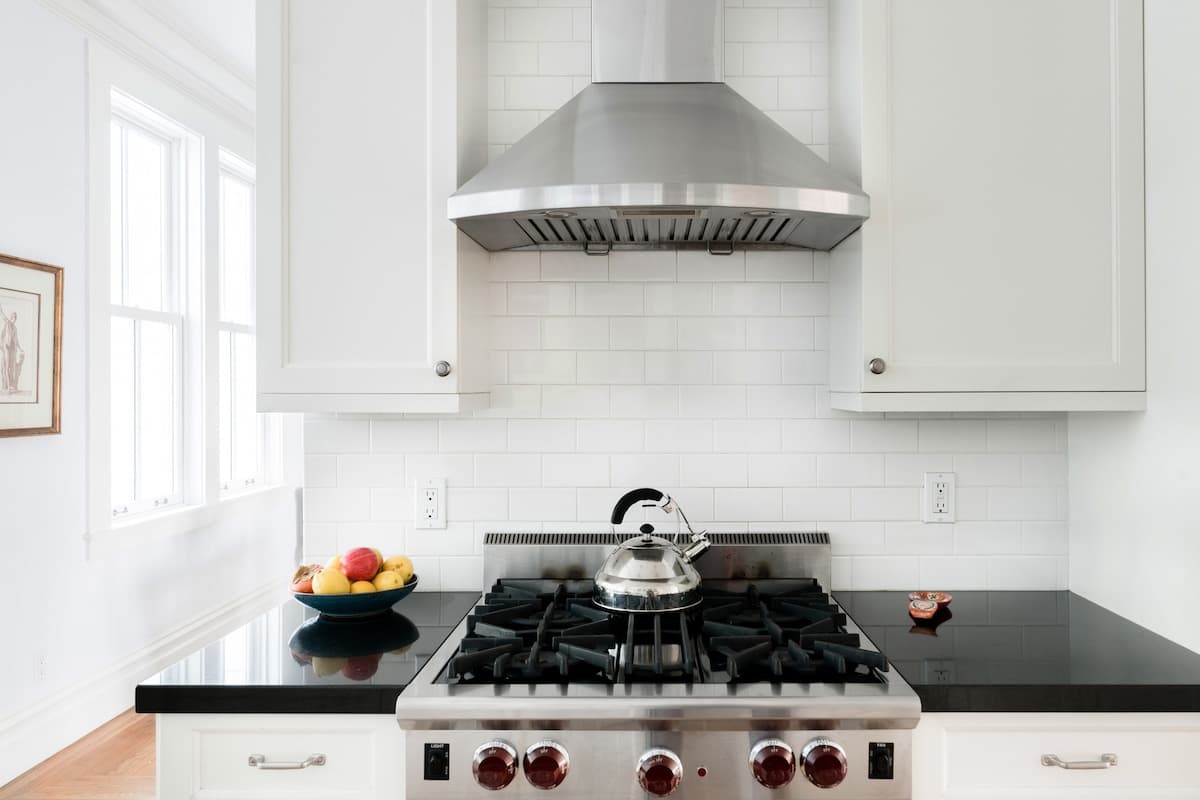 Home in San Francisco · ★4.97 · 3 bedrooms · 3 beds · 2.5 baths - Image 9