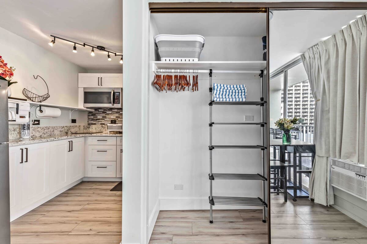Condo in Honolulu · ★4.83 · Studio · 2 beds · 1 bath - Image 9