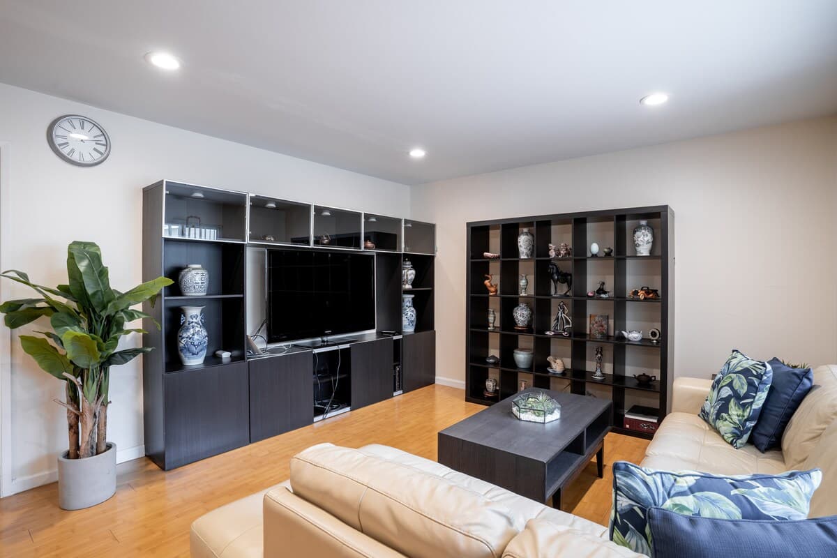 Renovated 2 BR Apt Near Mountain View Downtown - Image 42