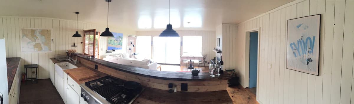 Ocean Front Beach Cottage with Hot Tub & Fireplace - Photo 11