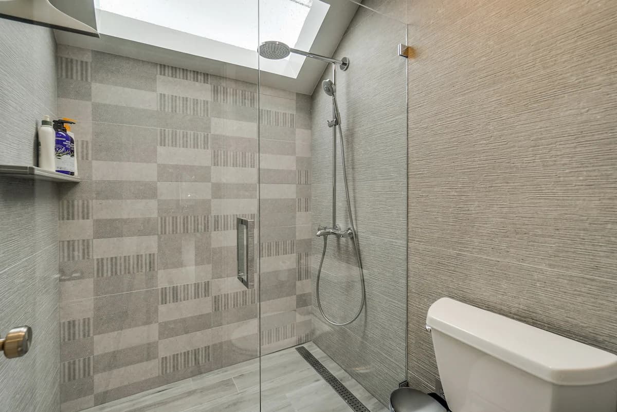 Home in Palo Alto · ★4.96 · 5 bedrooms · 7 beds · 4.5 baths - Image 43