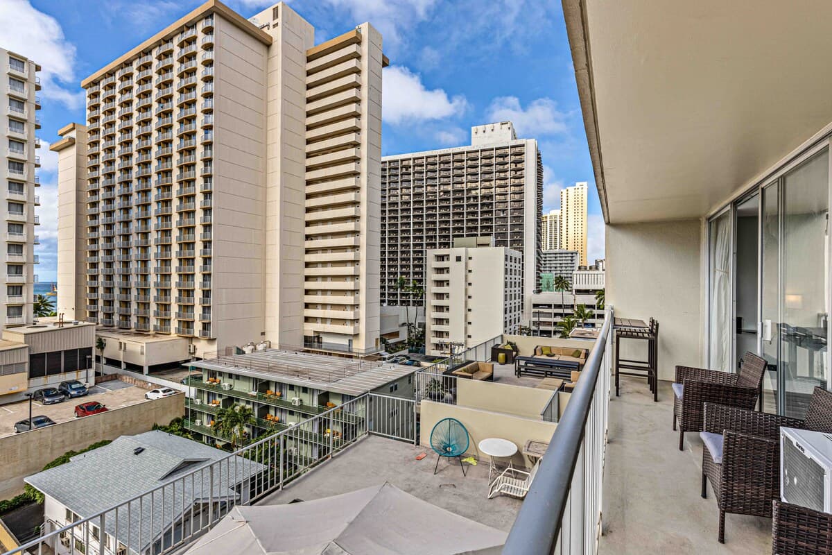 Condo in Honolulu · ★4.83 · Studio · 2 beds · 1 bath - Image 15