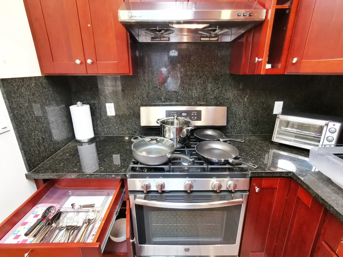Private Upper Level, 3BR/3BA Near BART - Photo 7