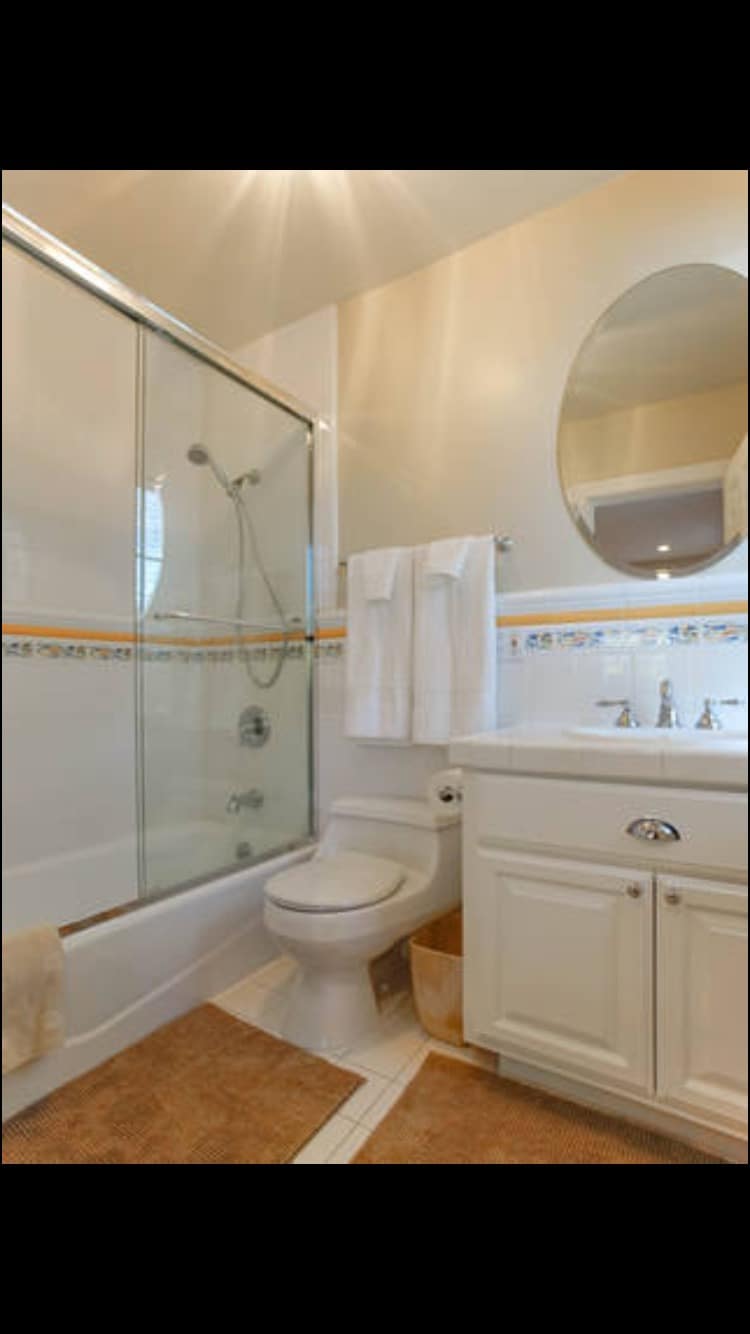 Home in Menlo Park · ★4.84 · 5 bedrooms · 6 beds · 4.5 baths - Image 9