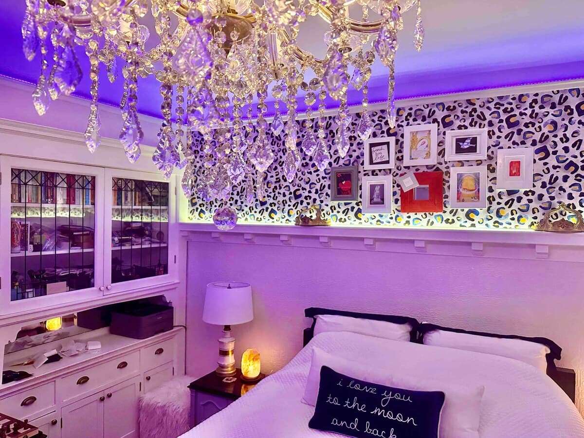 Victorian Oasis with Original Art & Chandeliers - Photo 47