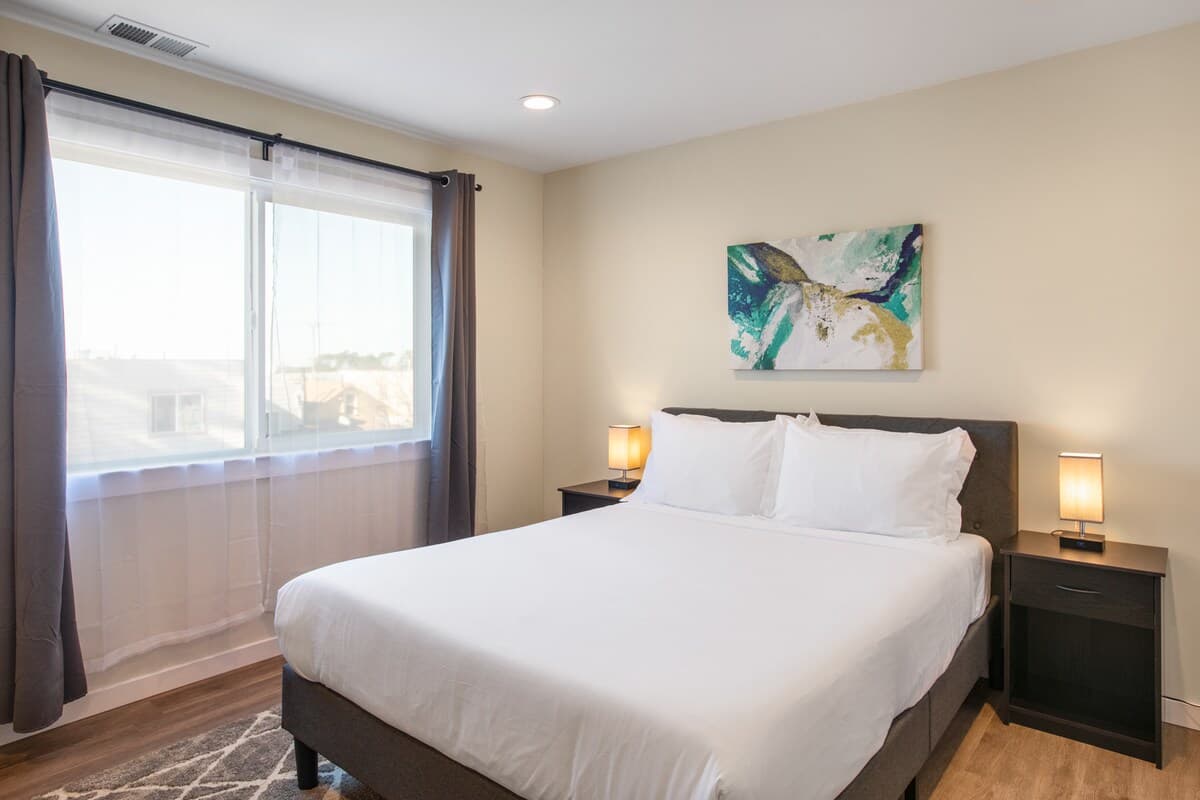 Home in Daly City · ★4.98 · 5 bedrooms · 7 beds · 5 baths - Image 13