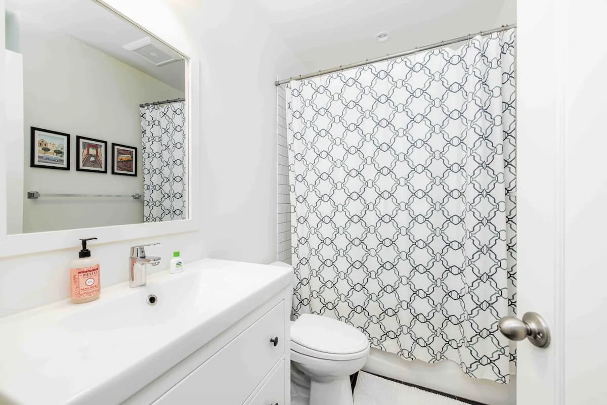 Victorian Charm, Modern Luxury, EV Garage - Photo 32