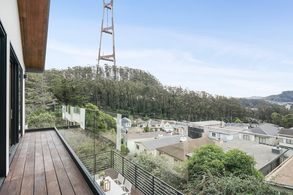 Villa in San Francisco · ★4.95 · 5 bedrooms · 6 beds · 3 baths - Image 26