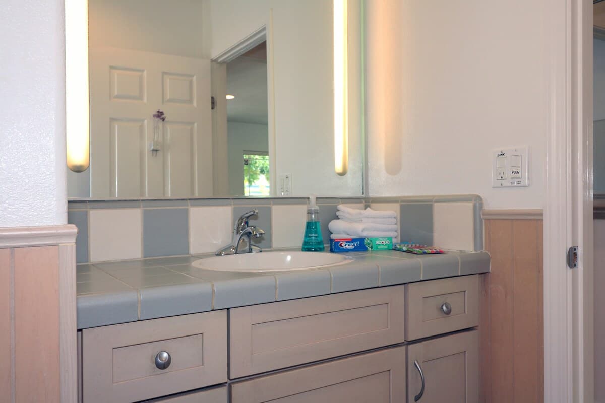 Home in Mountain View · ★4.97 · 2 bedrooms · 3 beds · 1 bath - Image 18