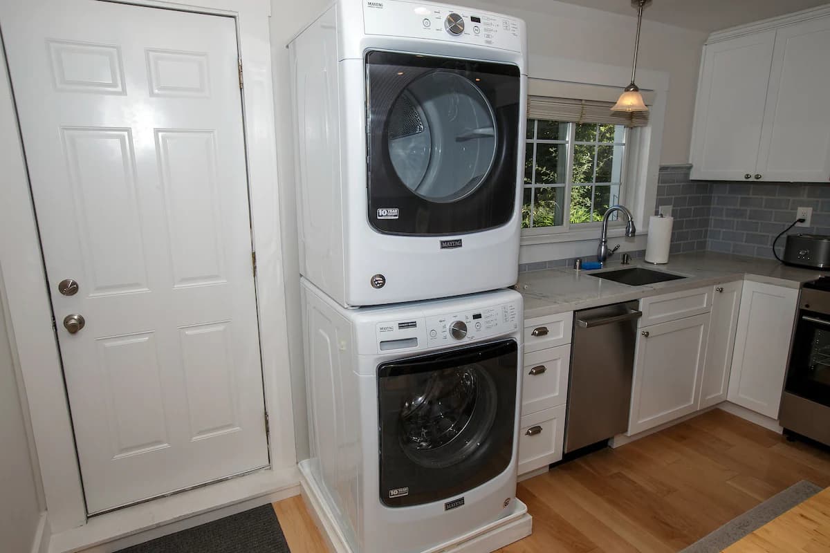 Guesthouse in Menlo Park · ★4.94 · 1 bedroom · 2 beds · 1 bath - Image 36