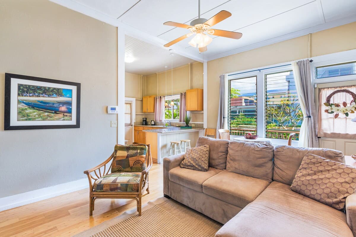 Renovated Plantation Home; Walk into Wailuku Town! - Photo 2