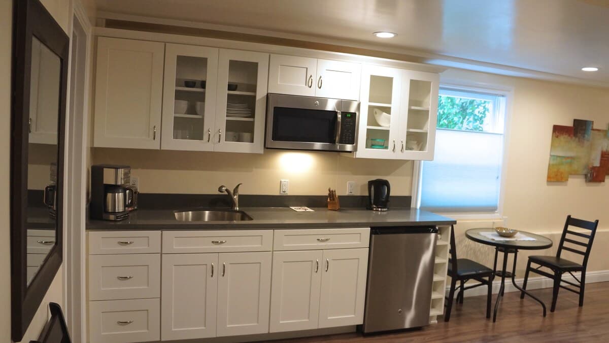 The Suite! Large cozy studio with private entrance - Photo 9