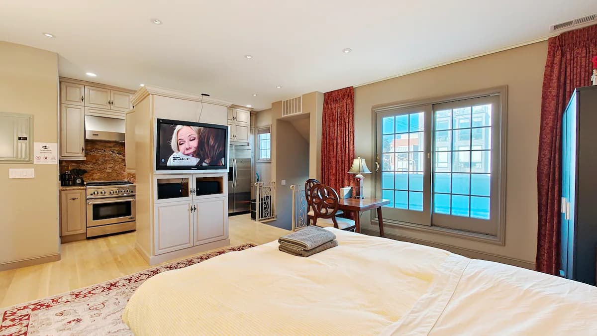 Renovated Outer Richmond Suite Near Beaches - Photo 8