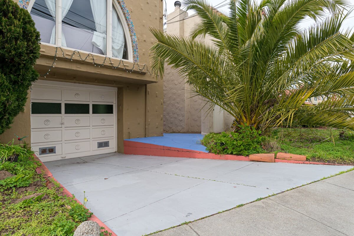 Relaxed 3B/2Ba Home with Private Parking - Photo 28