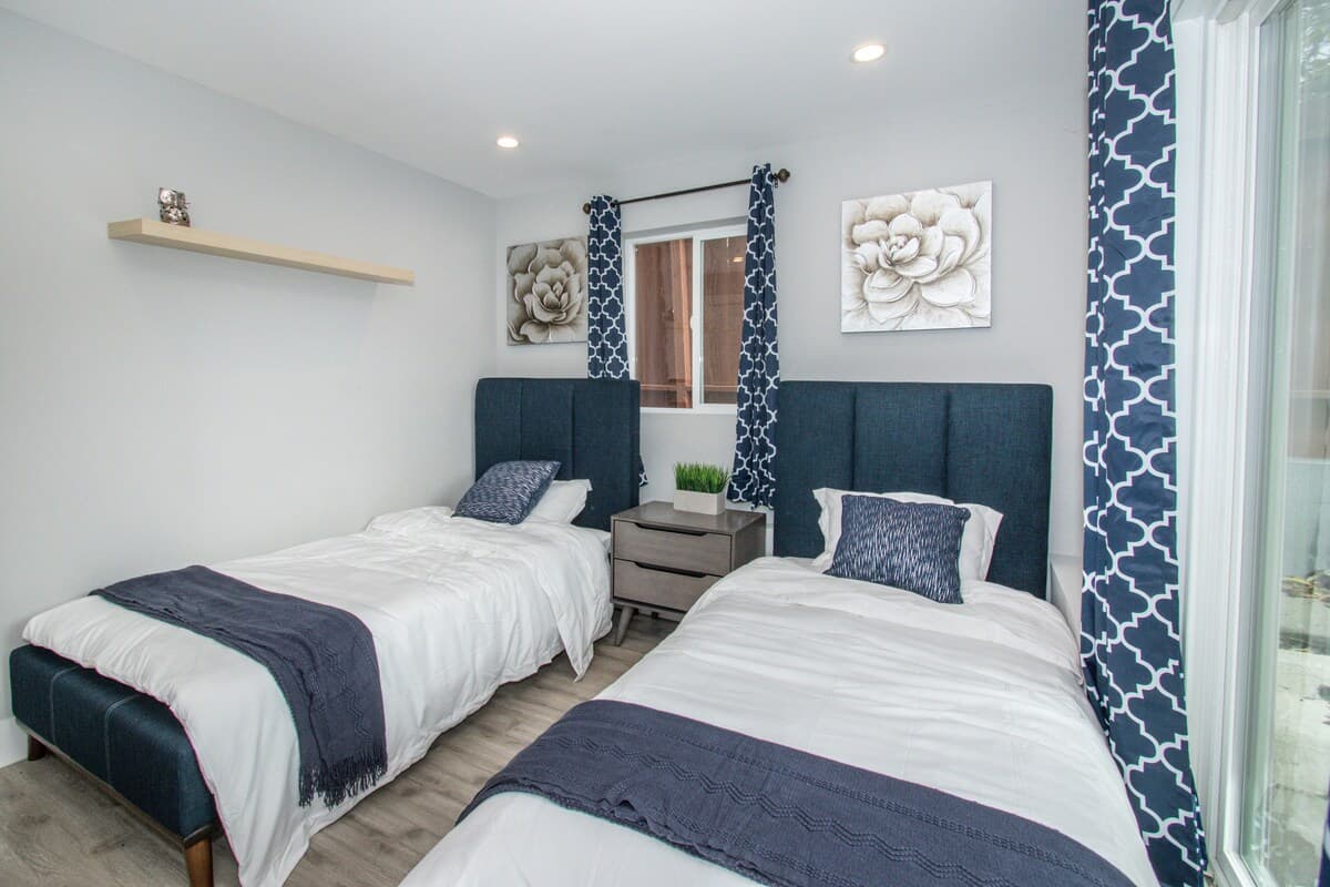 Home in Daly City · ★4.88 · 8 bedrooms · 16 beds · 5 baths - Image 17